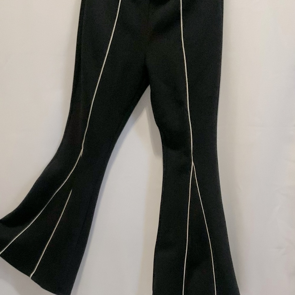 Black and cream strip
